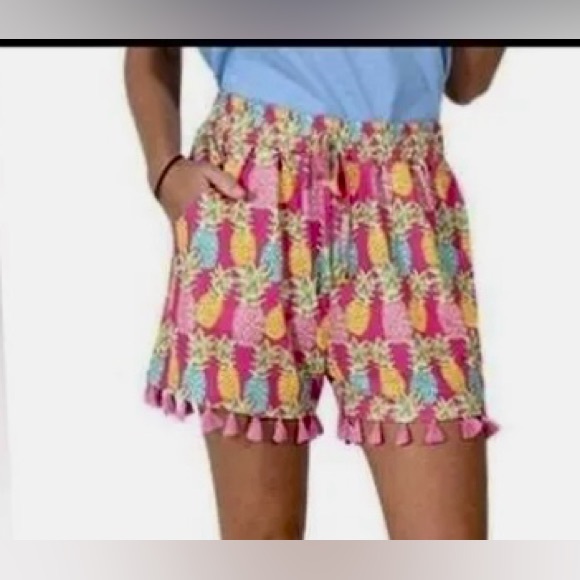Simply Southern NWT Pineapple 🍍 print pink lounge shorts  S/M - Picture 9 of 9